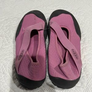 Keen Roatan Women Slip On Water Shoes Flats Neoprene Cross Size 8 Color Pink